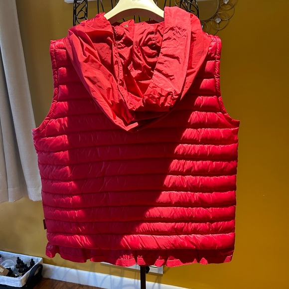 Moncler Lucila Ruffle/Hooded/Down Vest/Fuschia Pink/XL/Sz 5 w/Tags, Hanger & Bag - Picture 15 of 16